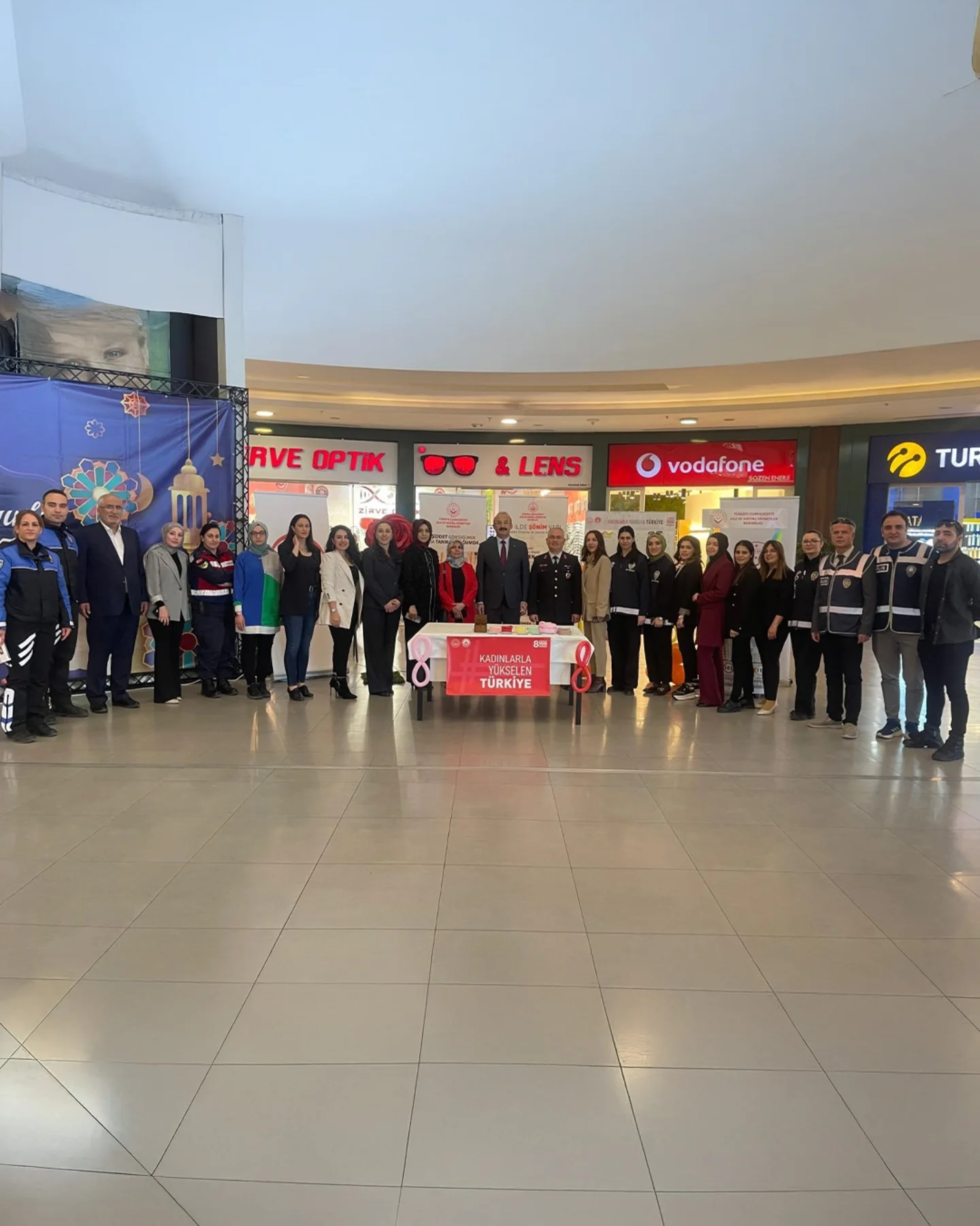 Dünya Kadınlar Gününe Özel Zeybek & Kafkas Dans Gösterisi